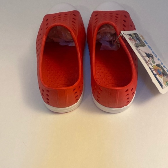 Seannel Kids Water Shoes Slip On Sneaker Lightweight Breathable Red Size 9 NWT - Picture 6 of 11